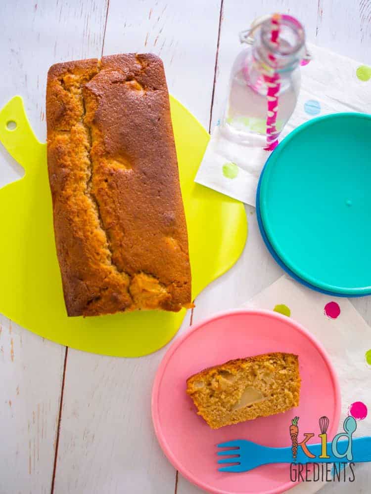 This aple cinnamon loaf is perfect in the lunchbox and goes in the freezer too! Easy to bake recipe that is so yummy!