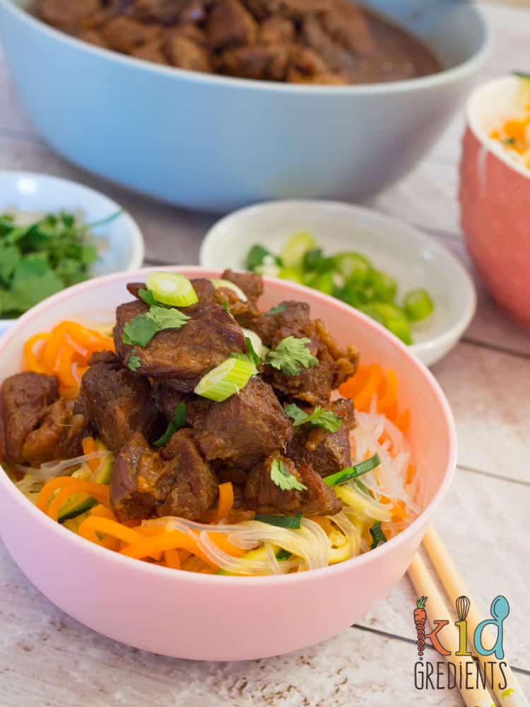 This lemongrass beef is a sure fire winner for weeknight meals! Super delicious with noodles and a kid favourite.