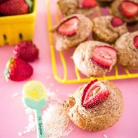 strawberry amoothie breakfast muffins