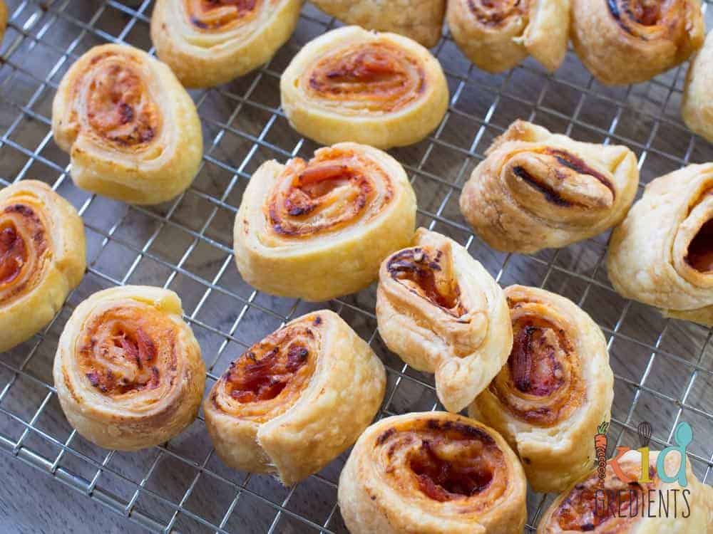 Easiest ever ham and cheese pizza scrolls