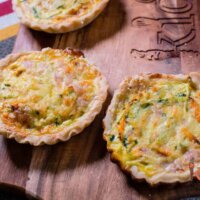 Veggie and ham mini quiches with homemade shortcrust pastry