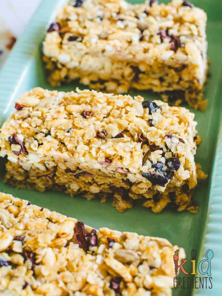 Freezable and super yummy, these blueberry and cacao nib no bake muesli bars are fantastic for the lunchbox! Perfect snack for afternoon or morning tea too.
