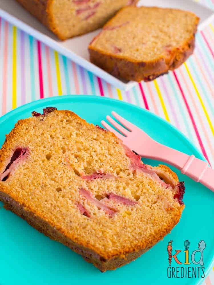 This low sugar banana and strawberry bread ticks all the boxes for lunchboxes! Low in sugar, freezer friendly and a quick easy recipe the kids will love.
