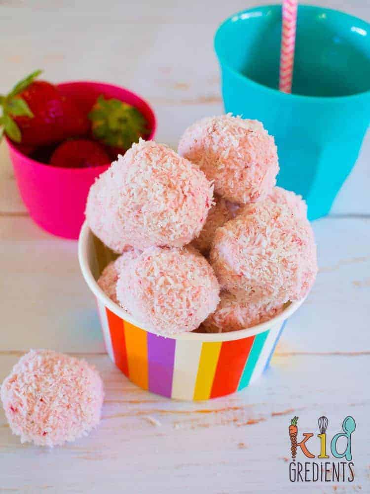 4 ingredient strawberry cheesecake bliss balls! Yummy, easy to make recipe that is kid friendly and freezer friendly! #recipe #cheesecake #strawberry #blissballs
