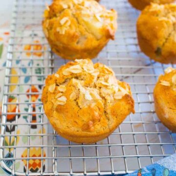 Apple oat muffins, this refined sugar free recipe is great in the freezer, lunchbox and fab as a grab and go breakfast! #kidsfood #healthykids #refinedsugarfree #muffins #recipe via @kidgredients