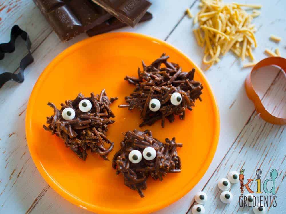 Chocolate swamp monsters, a healthier halloween treat. Only 5 ingredients! Perfect for a sweet treat that isn't too naughty! #kidsfood #halloween #healthierhalloween #funkidsfood