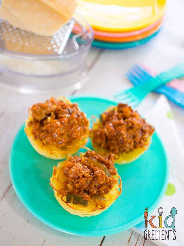 Spaghetti nests with quick bolognaise- the best way to serve pasta with bolognaise sauce to toddlers! Easy to make and quick! Sauce filled with veggies. #toddlerfood #kidsfood #spaghetti #healthykidsfood #partyfood