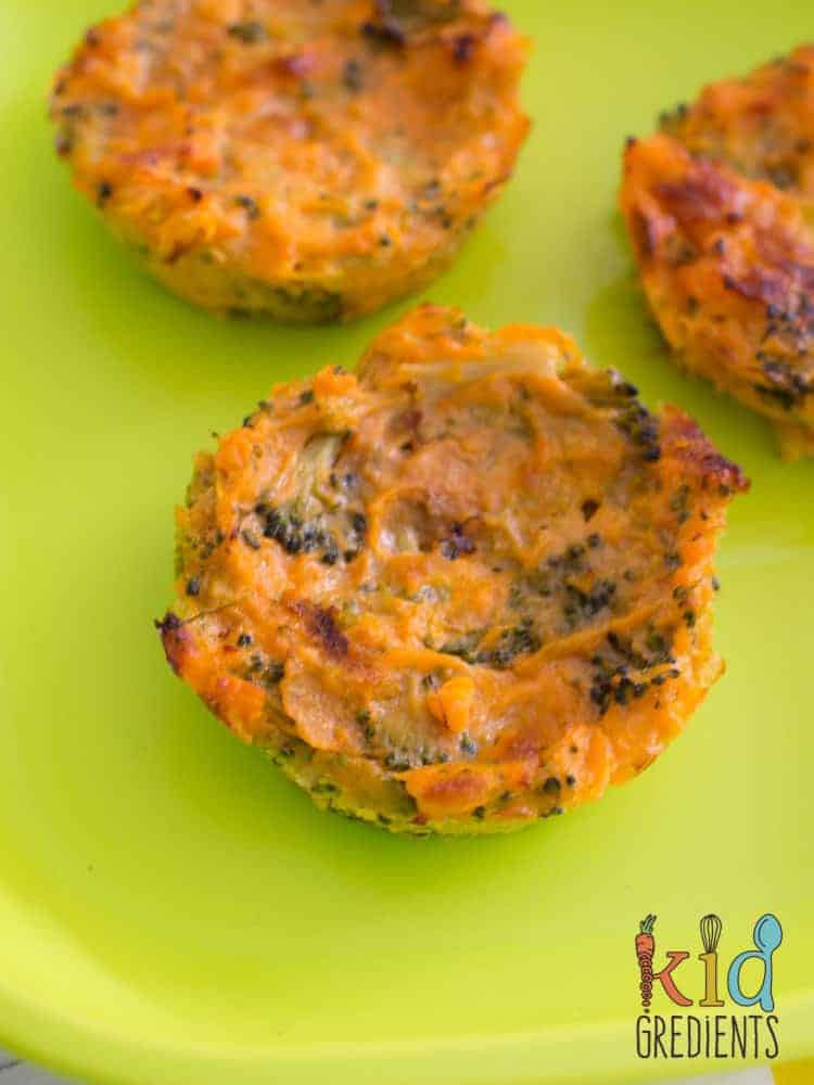 Sweet potato and broccoli medallions, perfect side for dinner, a recipe the kids will love! Great for babies and toddlers as they are easy to eat with your hands! #kidsfood #healthykids #babyfood #baked via @kidgredients