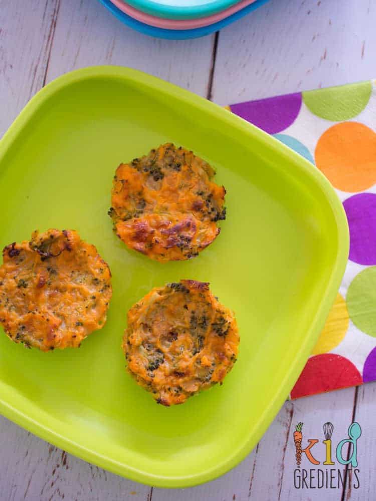 5 ingredient sweet potato and broccoli medallions, perfect side for dinner, a recipe the kids will love! Great for babies and toddlers as they are easy to eat with your hands! #kidsfood #healthykids #babyfood #baked via @kidgredients