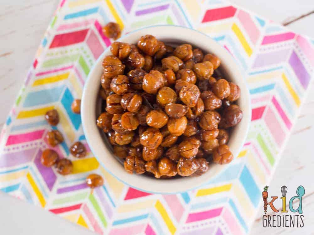 maple vanilla roasted chickpeas, only 4 ingredients and perfect for the lunchbox!