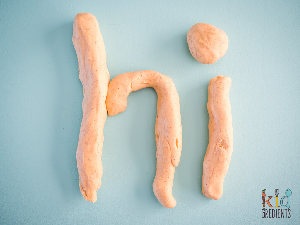 make letters out of playdough